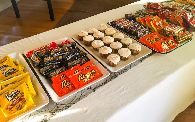 Halloween Trick or Treat Table